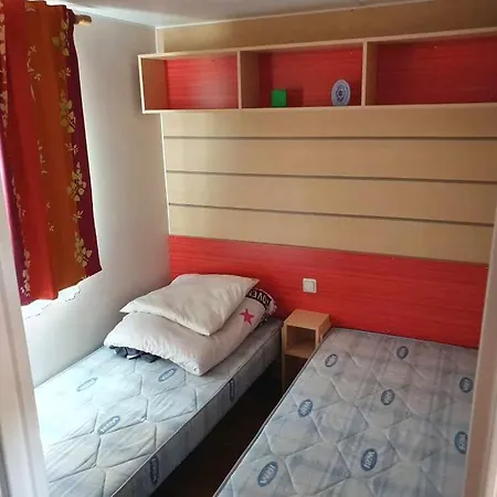 Mobil Avec Spacieuse Terrasse A Proche De Royan Kemp Meschers-sur-Gironde