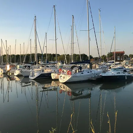 Kemp Mobil Avec Spacieuse Terrasse A Proche De Royan
