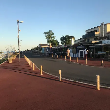 Mobil Avec Spacieuse Terrasse A Proche De Royan