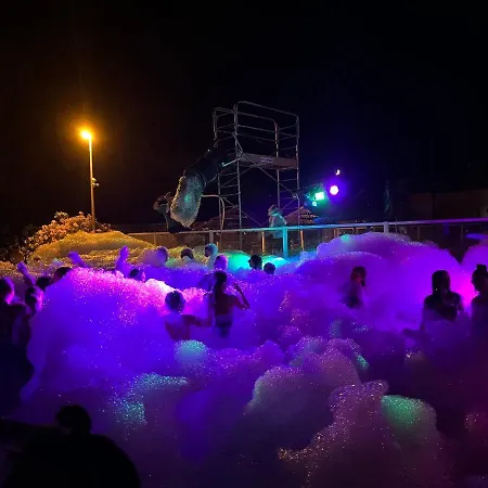 Mobil Avec Spacieuse Terrasse A Proche De Royan Camping
