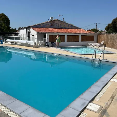 Campsite Mobil Avec Spacieuse Terrasse A Proche De Royan *