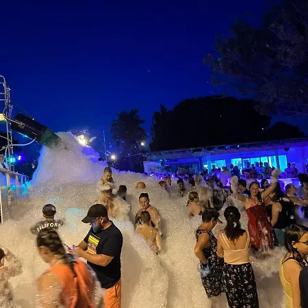 Campsite Mobil Avec Spacieuse Terrasse A Proche De Royan