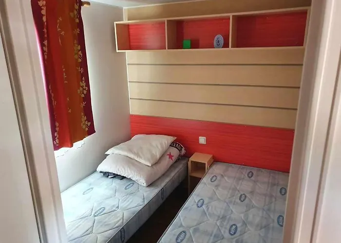 Mobil Avec Spacieuse Terrasse A Proche De Royan Camping Meschers-sur-Gironde