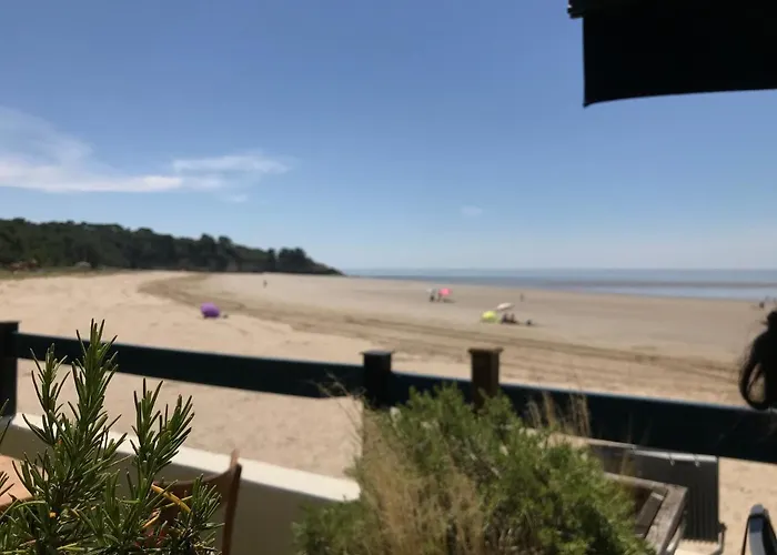 Mobil Avec Spacieuse Terrasse A Proche De Royan
