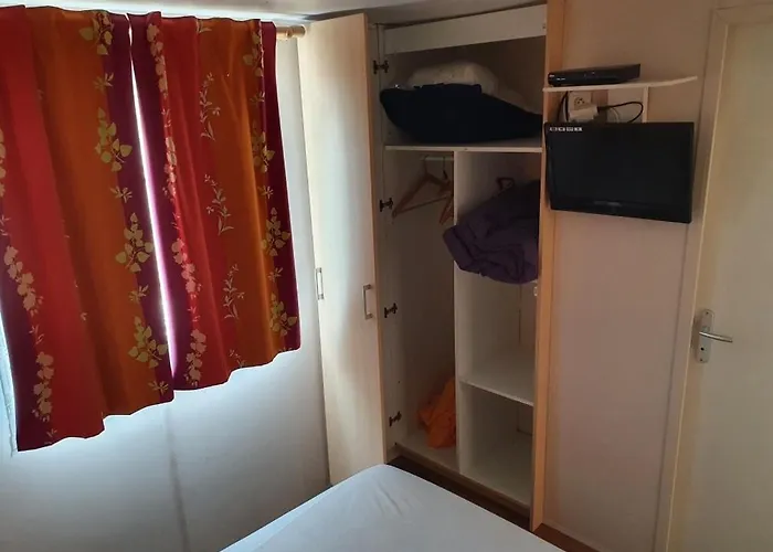 Mobil Avec Spacieuse Terrasse A Proche De Royan Meschers-sur-Gironde