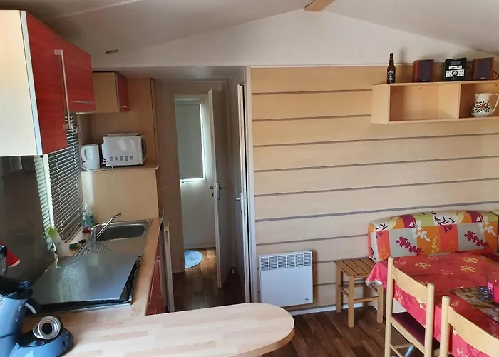 Mobil Avec Spacieuse Terrasse A Proche De Royan *