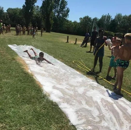 Camping Mobil Avec Spacieuse Terrasse A Proche De Royan *