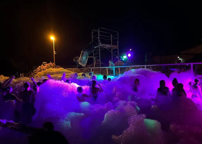 Mobil Avec Spacieuse Terrasse A Proche De Royan Camping