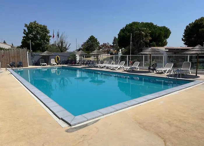Mobil Avec Spacieuse Terrasse A Proche De Royan Meschers-sur-Gironde